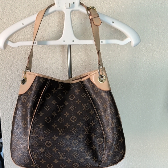 Elegant Brown Designer Tote Bag - Picture 2 of 16